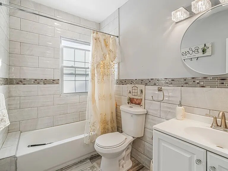 Foto del edificio - 116-01-116221 221st St