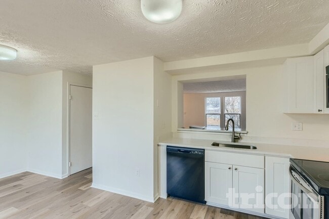 Building Photo - 35 Greenleaf Rd