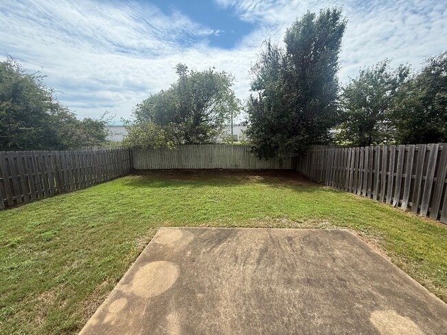 Building Photo - ** 2 bed 2 bath located in Park Lake ** Ca...