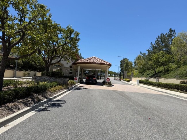 Foto del edificio - 3 bed, 2 bath single story first time rental in desirable guard gated Sorrento Community