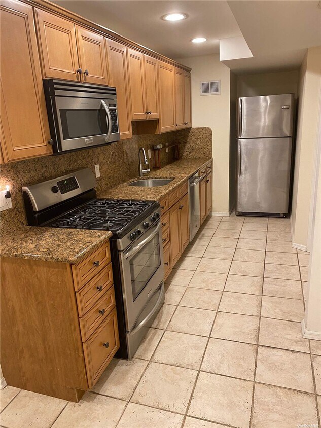Foto principal - 809 N Alleghany Ave