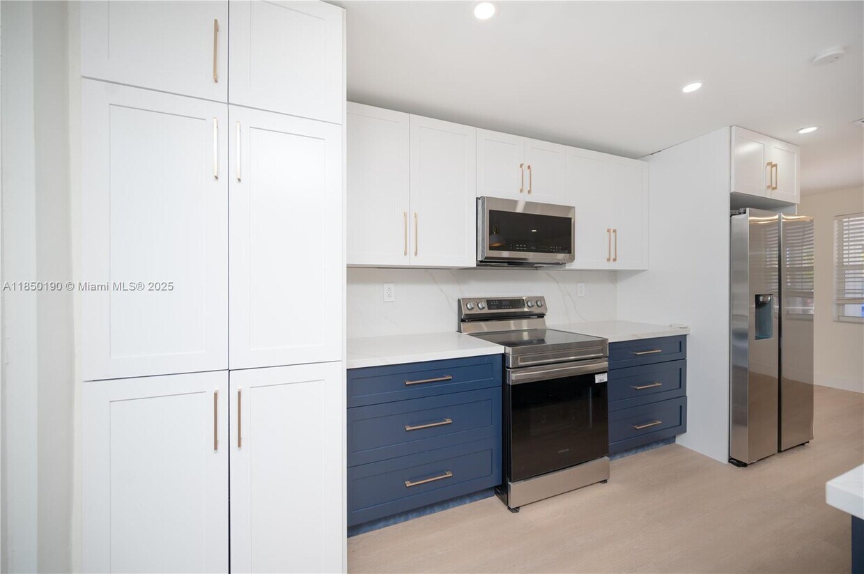 Foto principal - 3751 NE 17th Ave