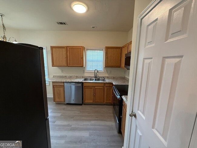 Building Photo - 207 Granite Way
