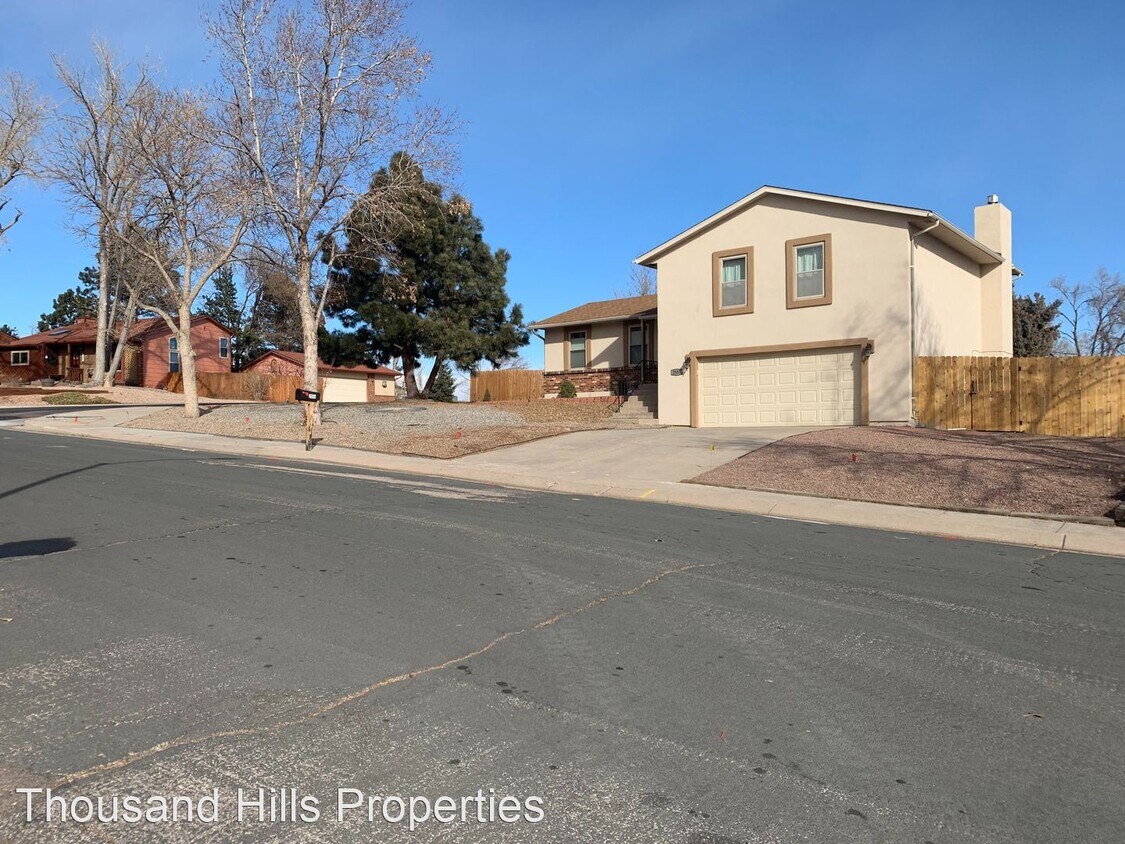 4 br, 2.5 bath House 2955 Lavarie Drive House for Rent in Colorado Springs, CO