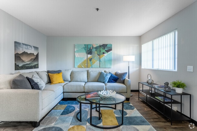 2BR, 1BA - 930SF - Portola Bridge Creek