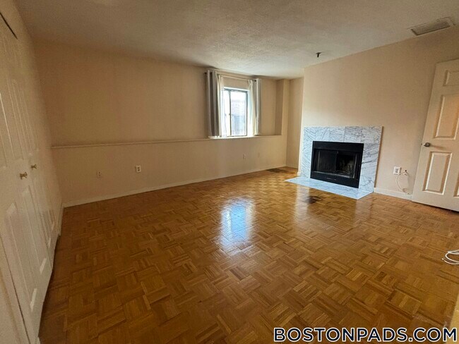 Building Photo - 147 Kelton St