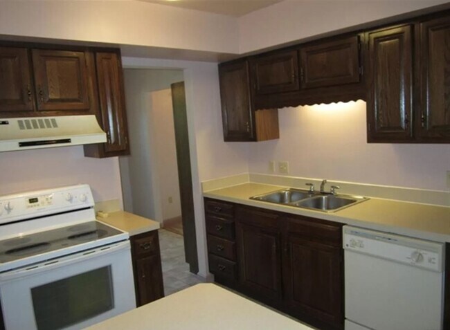Kitchen - 213 Crescent Dr