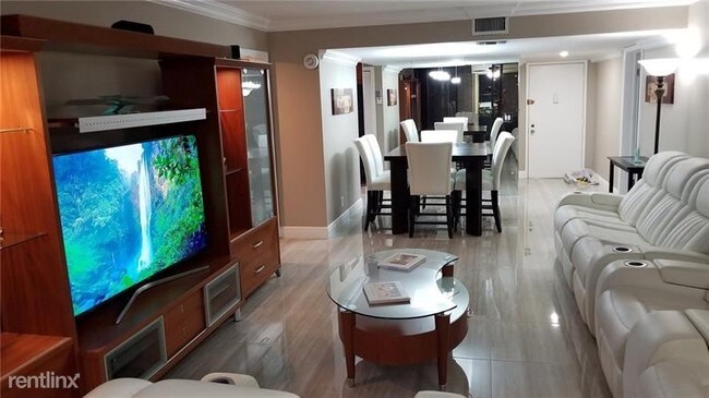Foto del edificio - 16251 Golf Club Rd
