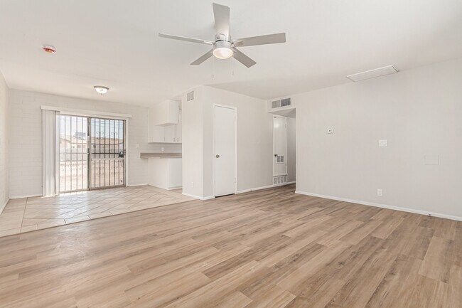 Foto del edificio - 4641 S 17th Pl