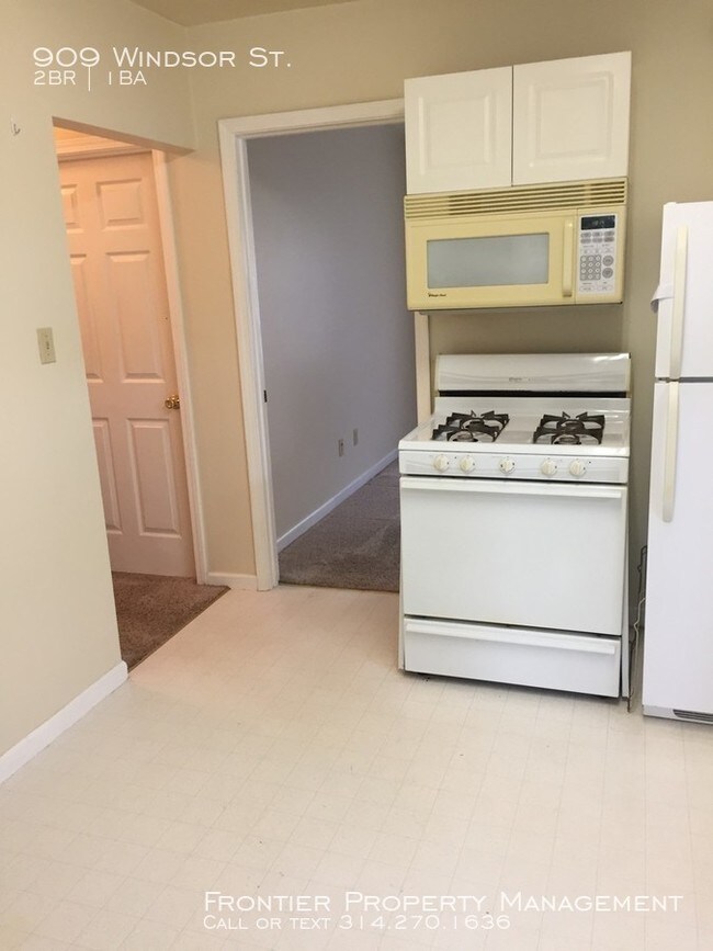 Building Photo - 2 Bedroom Brick Bungalow in Boonville