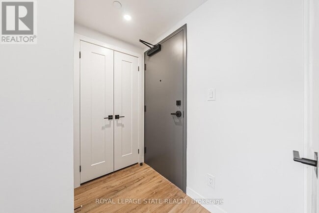 Photo du bâtiment - 555 Sanatorium Rd