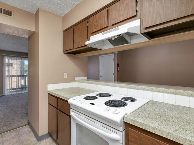 Plenty of Counterspace To Make Cooking A Breeze - Eastgate Apartments