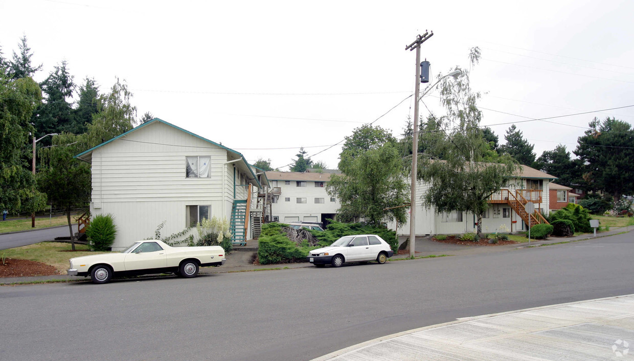 Building Photo - Historical East Reserve