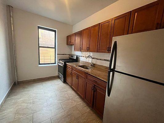 Foto principal - 1 bedroom in Bronx NY 10462