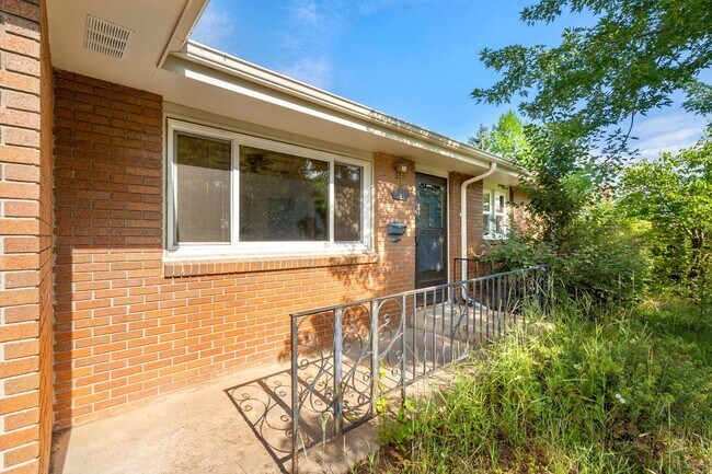 Foto del edificio - 3 Bedroom Brick Ranch