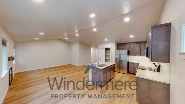 Building Photo - 637 Kingbird Ct