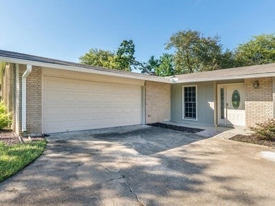 Building Photo - 3830 Fieldcrest Dr