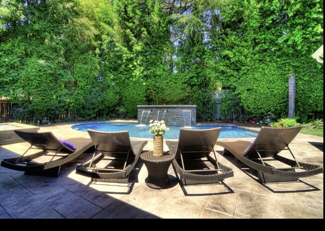 Building Photo - 15643 Woodfield Pl