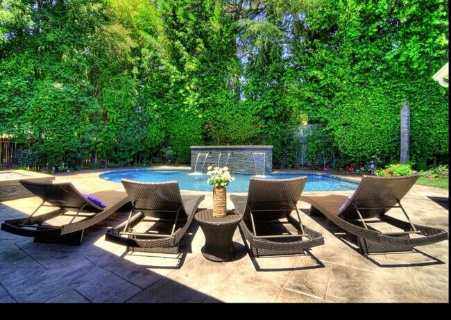 Foto del edificio - 15643 Woodfield Pl
