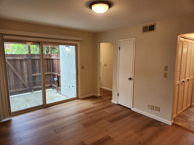 Photo - Very nice 2 Bed/ 1.5 Bath /1,263 Sqft Waln... Townhome