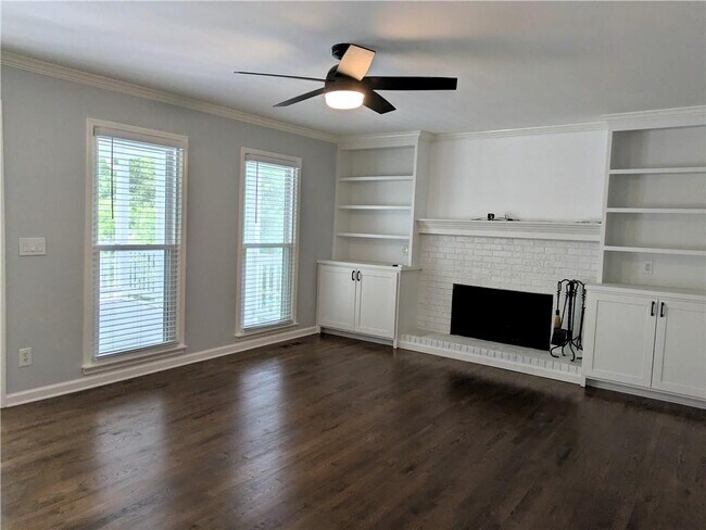 Foto del edificio - 220 Indian Hills Ct