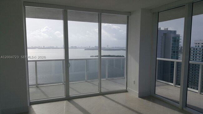 Foto del edificio - 600 NE 27th St