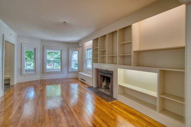 Foto del edificio - 689 Allen St