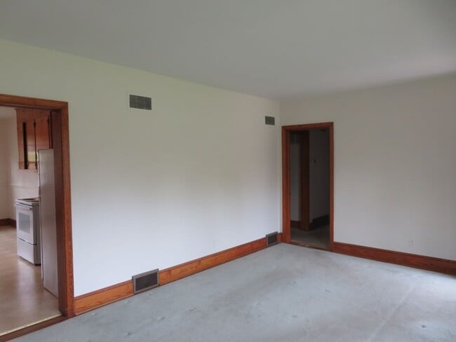 Building Photo - Colonial Heights