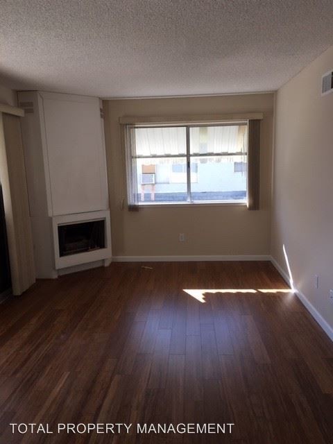 Building Photo - 837 OPAL Dr