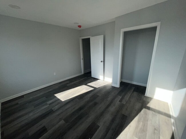 Building Photo - NEW 5BEDS/2.5BATHS HOME FOR RENT!