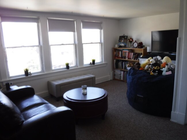 living room - 6326 Bartlett St