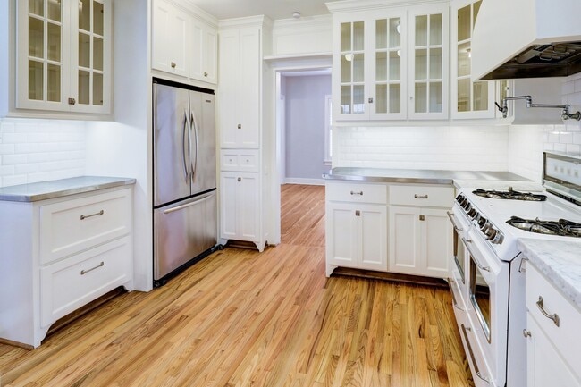 Building Photo - 1950 Lexington St