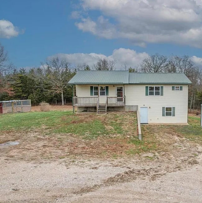 Building Photo - Beautiful 5 bedroom 2.5 bathroom country l...