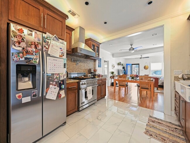 Building Photo - 1612 Vermont St