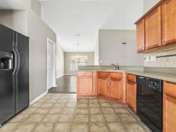 Foto del edificio - 15095 Cedar Springs Dr