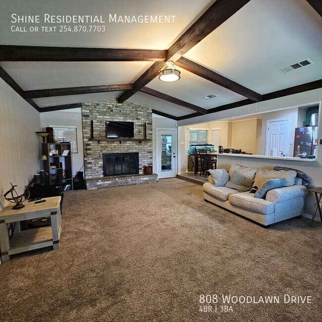 Foto del edificio - 808 E Woodlawn Dr