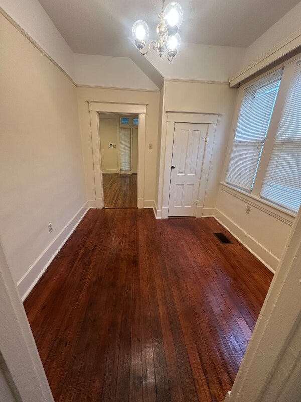 Building Photo - 515 W 24th St