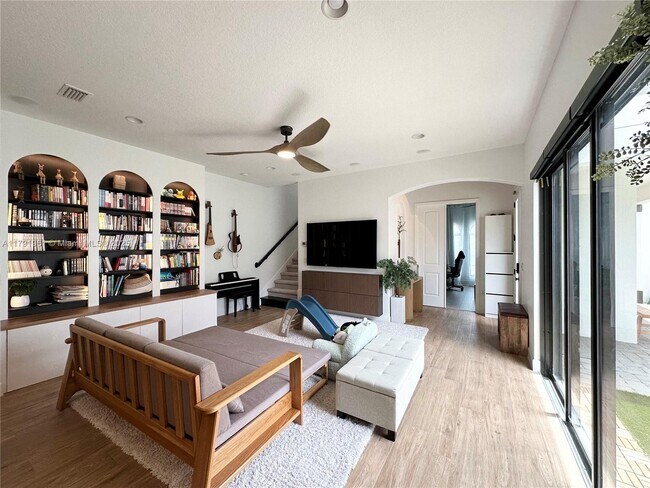 Building Photo - 8436 Lyside Dr