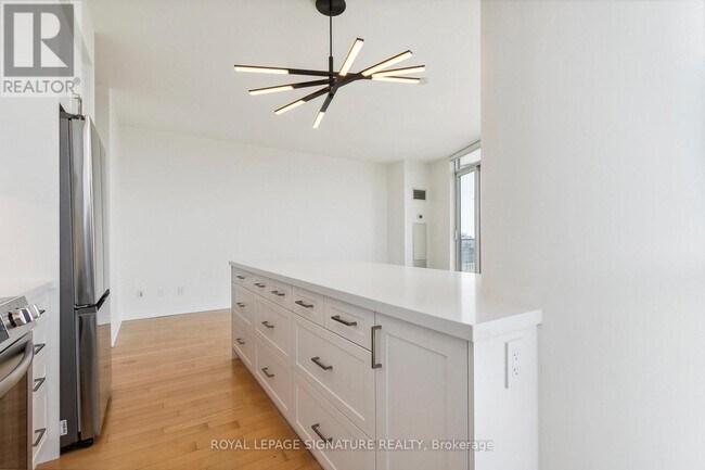 Building Photo - 2885 Bayview Ave