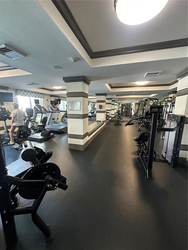 Building Photo - 2421 NE 65th St