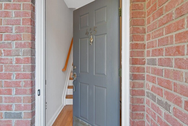 Foto del edificio - 425 Newburgh Ct