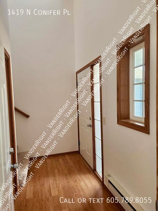 Foto del edificio - 1419 N Conifer Pl
