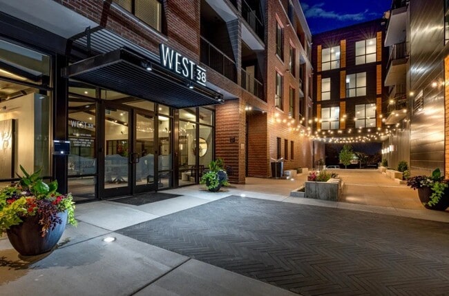 Building Photo - West 38