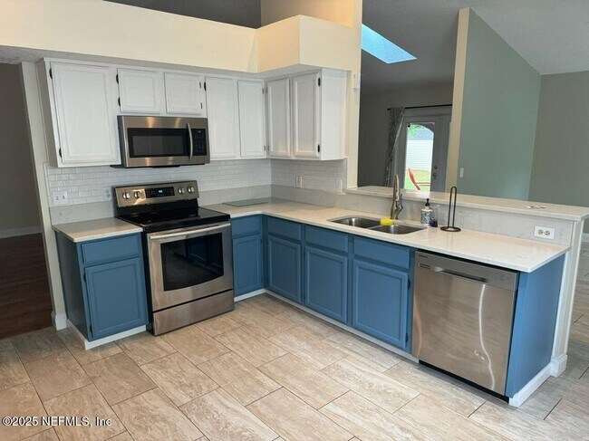Building Photo - 2038 St Martins Dr W
