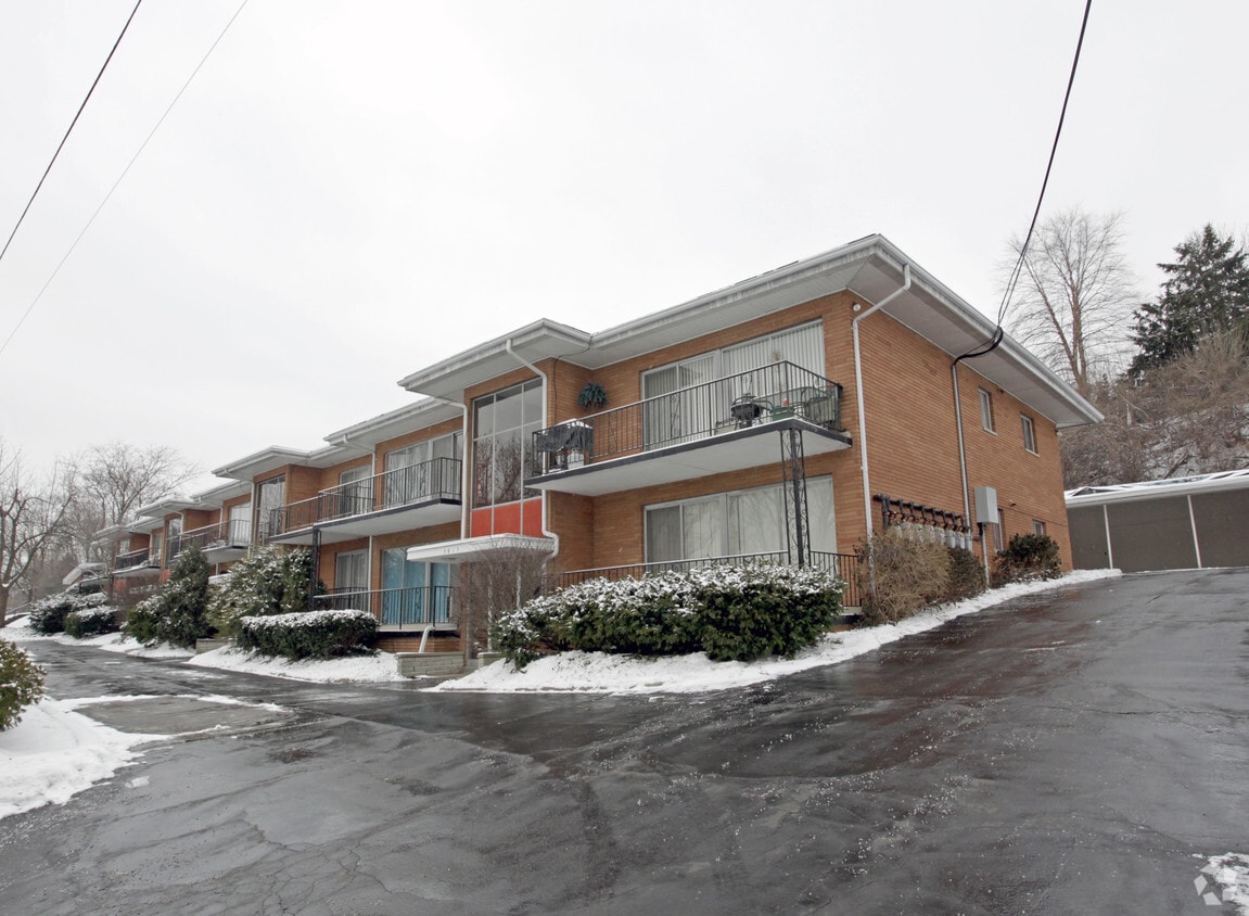 Primary Photo - Spacious 2 bedroom 2 bath apartments in Harrison Township!