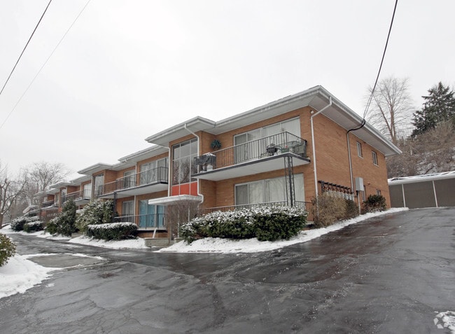 Building Photo - Spacious 2 bedroom 2 bath apartments in Harrison Township!