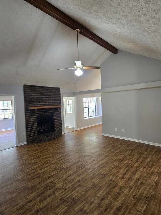 Foto del edificio - 448 Floyd Cir