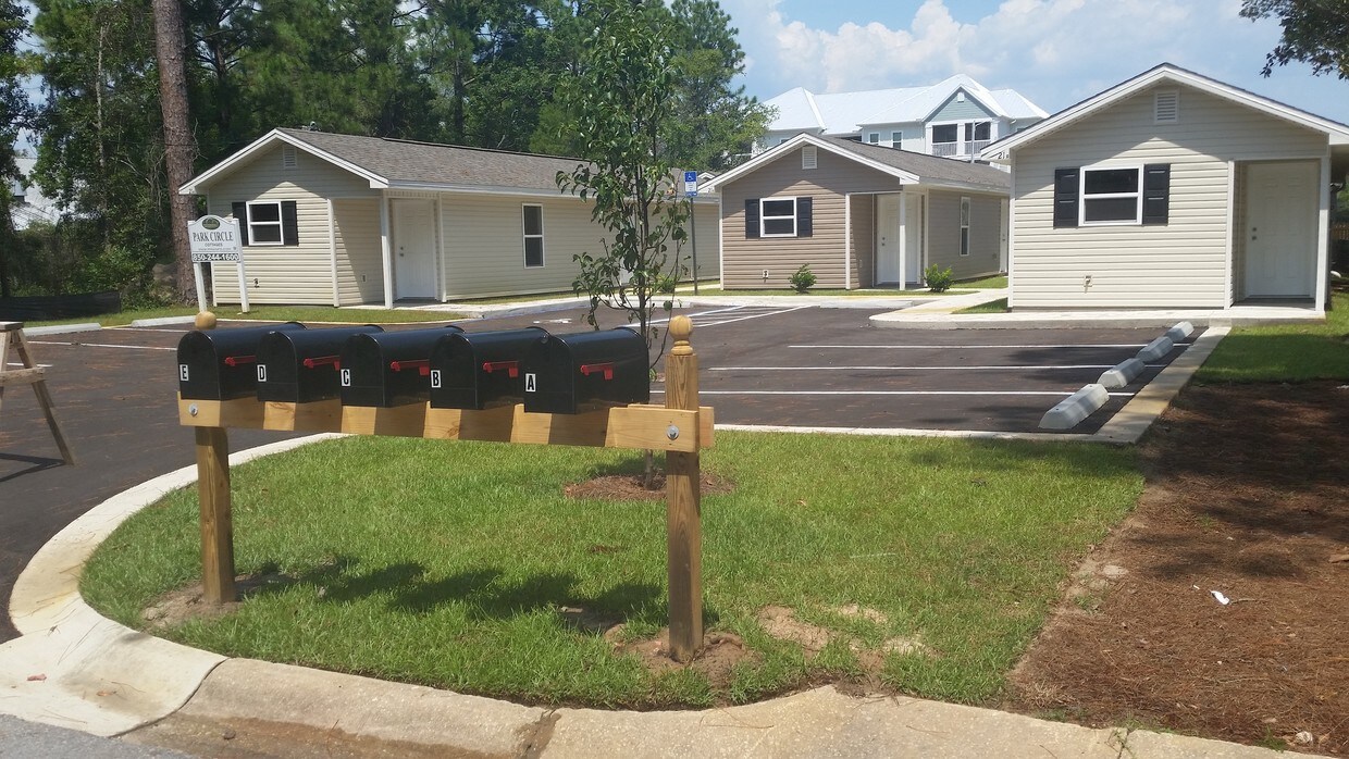 Primary Photo - Park Circle Cottages