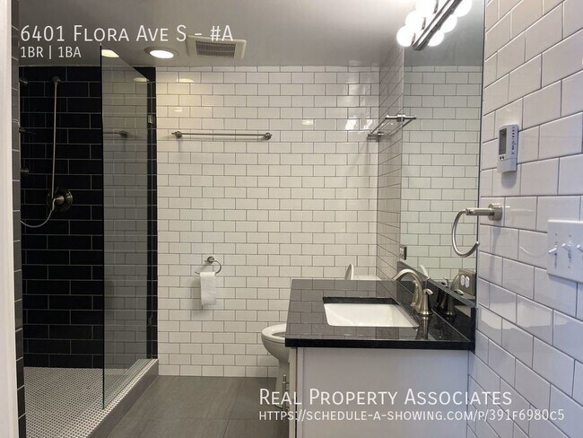 Building Photo - Beautiful newer one bedroom home with priv...