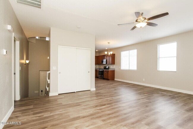 Foto del edificio - 3002 S 101st Ln